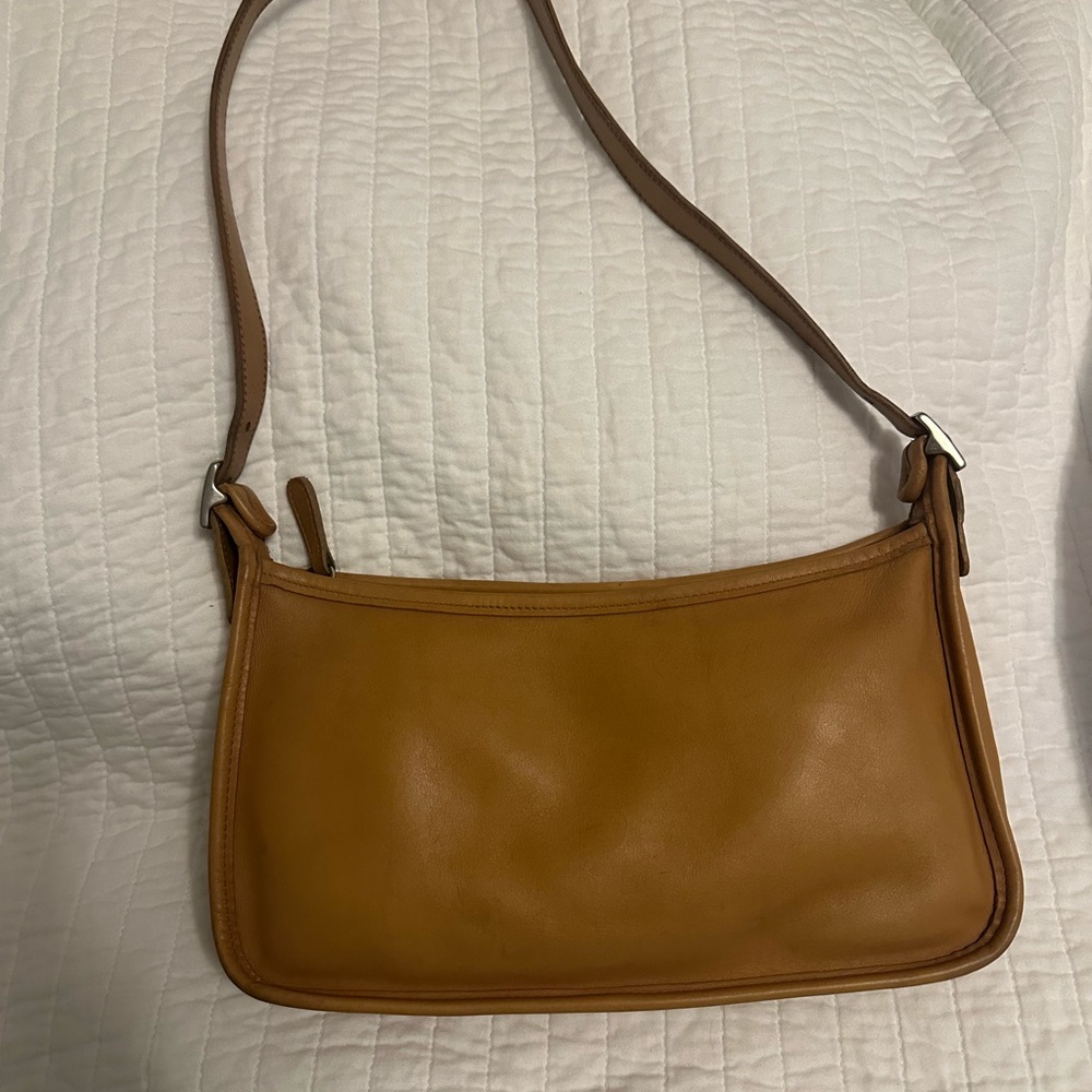 Coach 9071 tan shoulder bag with imperfections